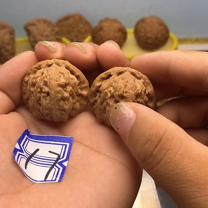 文玩核桃吊坠33白狮子