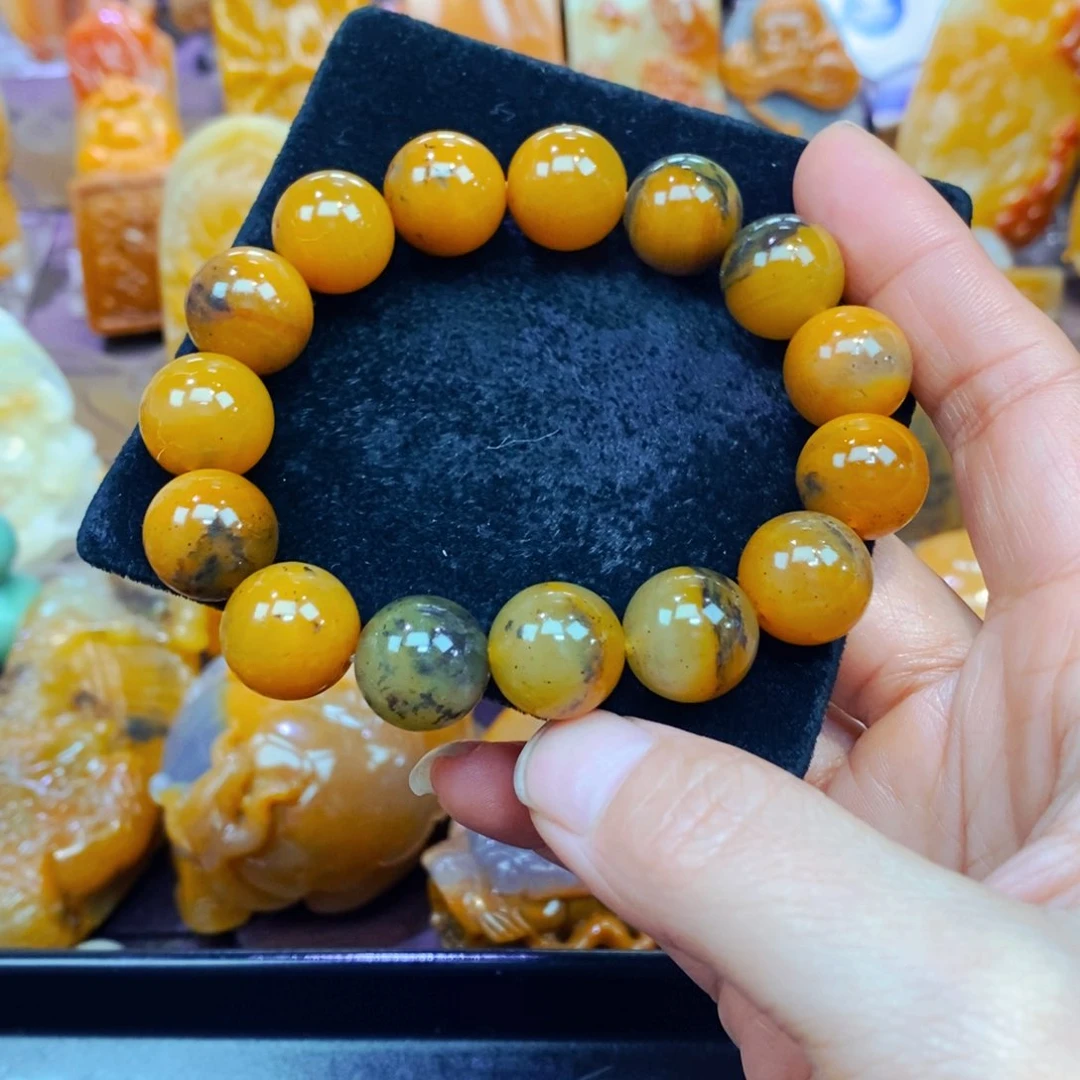 未镶嵌石英质玉（黄龙玉）颈饰