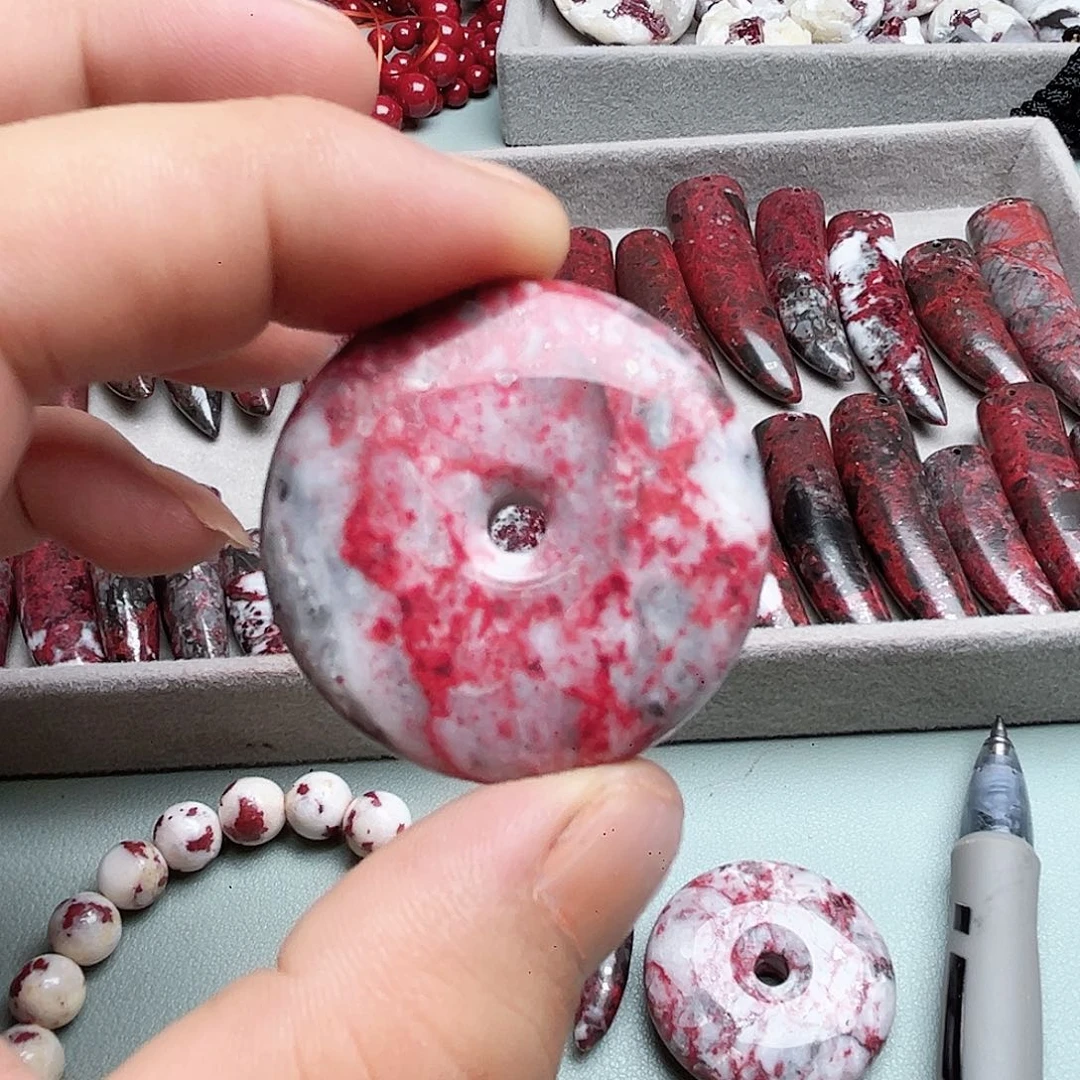 粗砂天然朱砂辰石吊坠