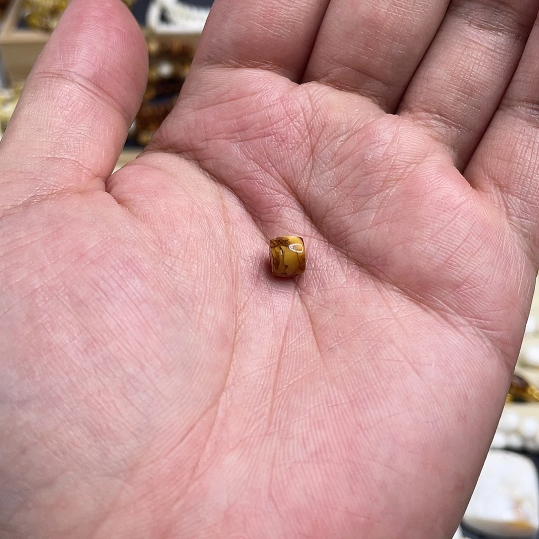 琥珀裸石未镶嵌如****手