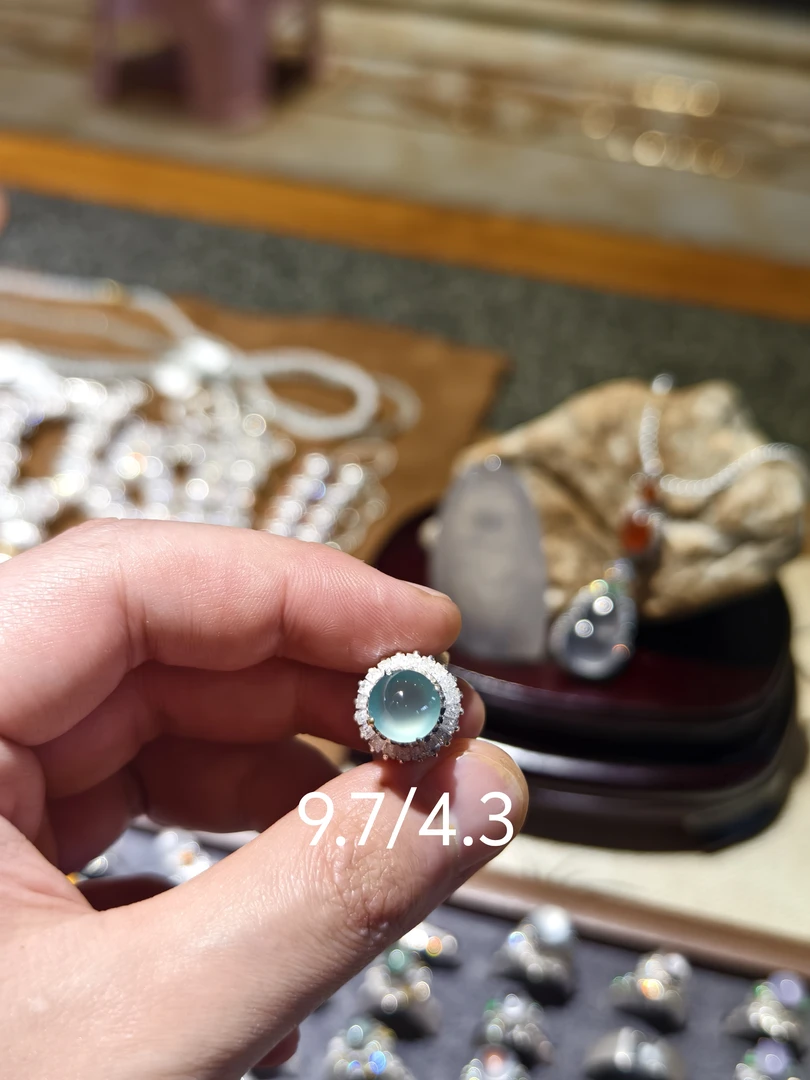 冰种翡翠天空蓝正圆起荧光老坑精品轻奢戒面戒指蛋面高冰少见色浓