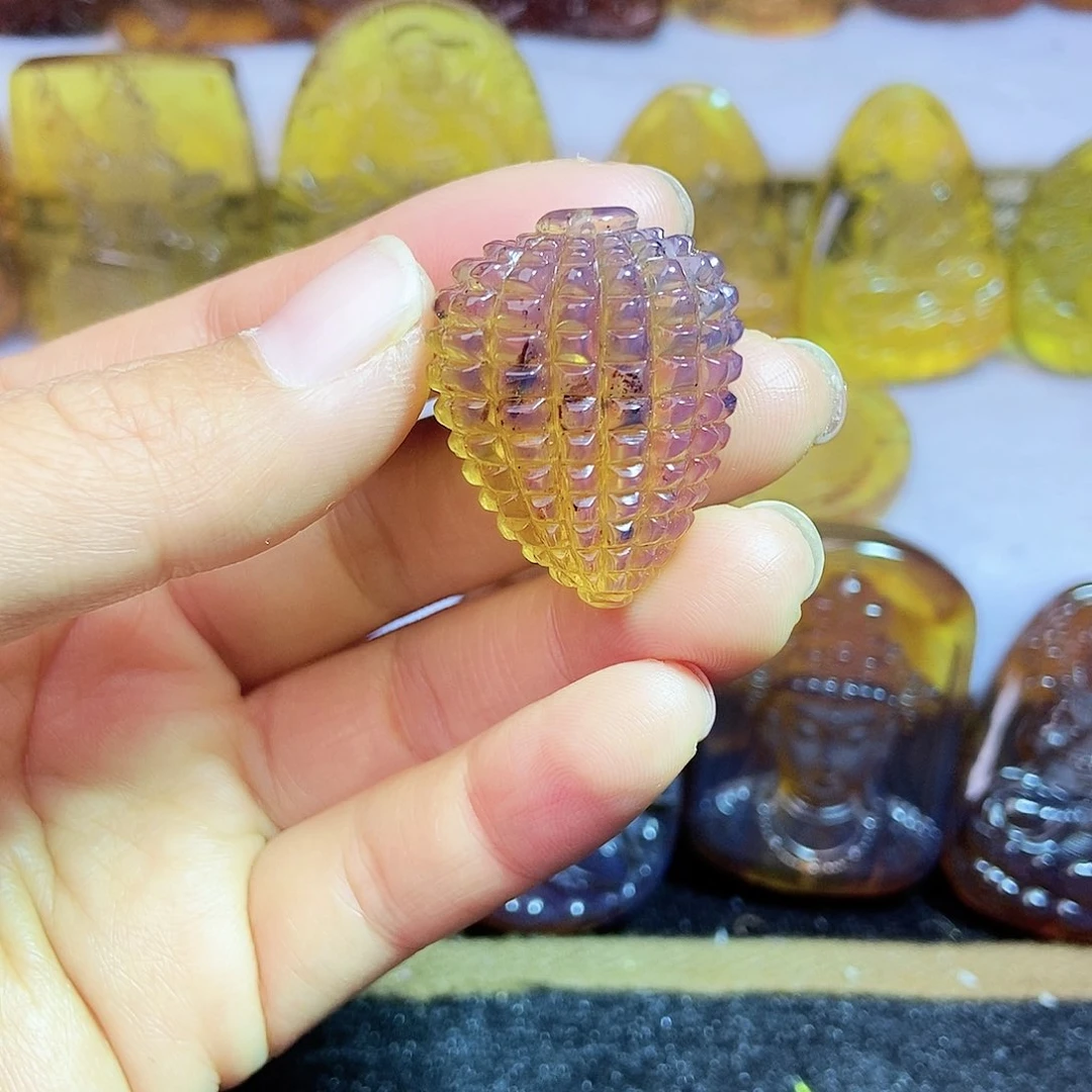 琥珀颈饰未镶嵌榴莲