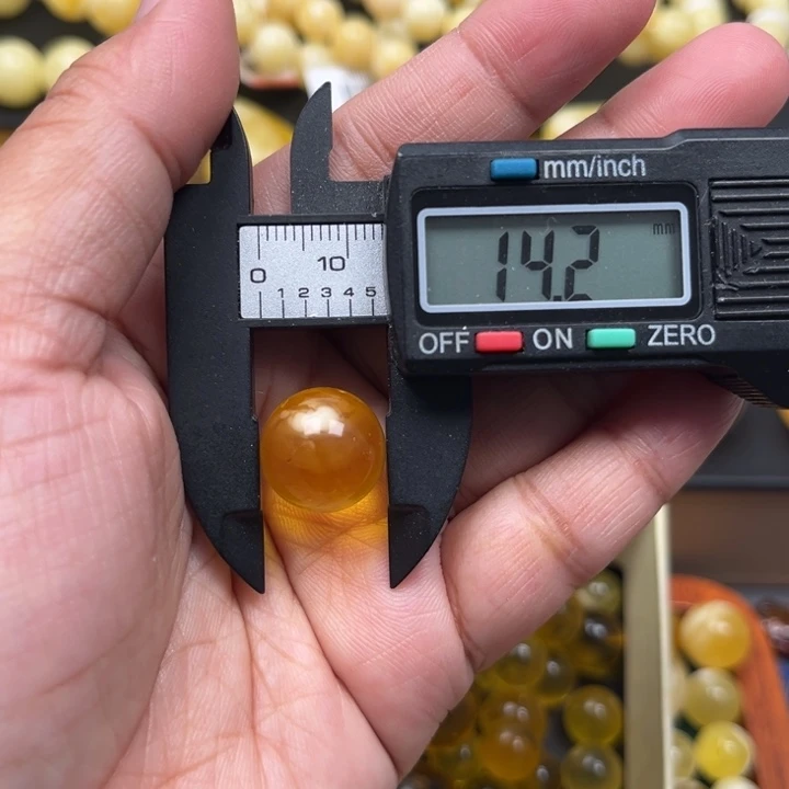 琥珀未镶嵌珠宝奇石M147号