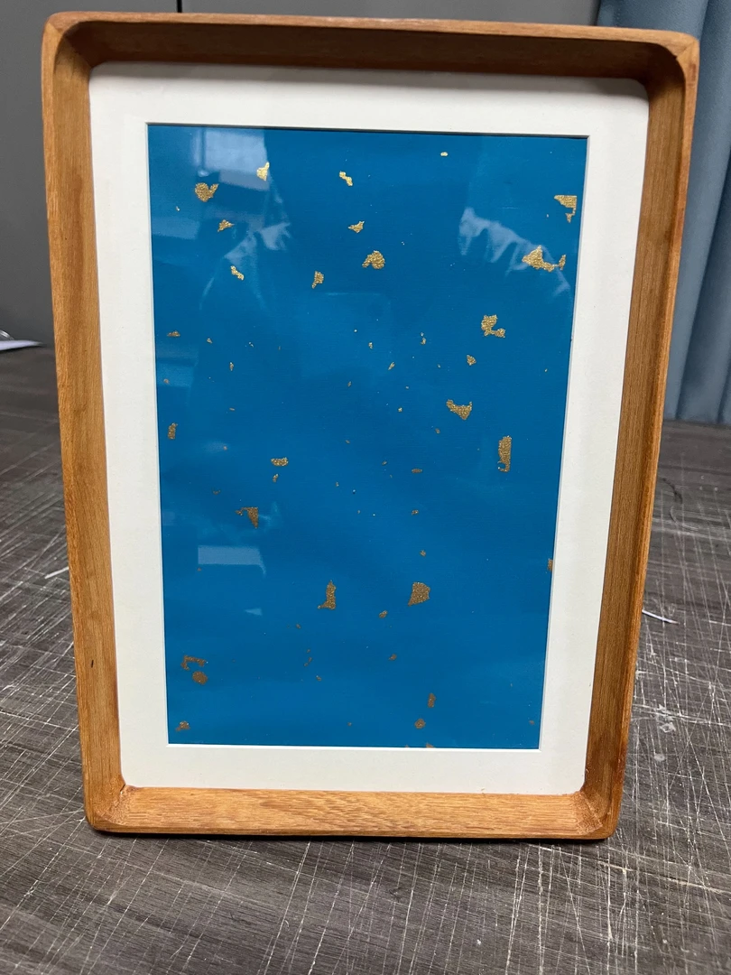 A4（内圆外方）金丝柚木&沙比利原色实木榫卯弹珠相框摆台