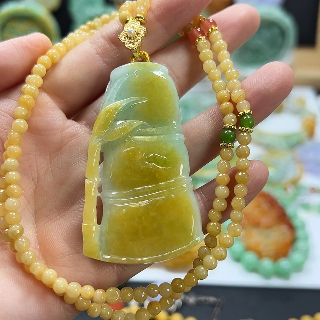 翡翠未镶嵌颈饰吊坠