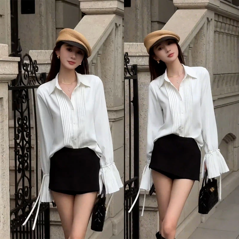 2025新款早秋设计感优雅时尚百搭褶皱喇叭袖衬衫女休闲短裤两件套
