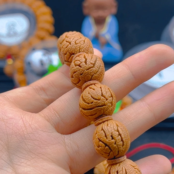 带***坏桃核吊坠秀求 闪电购4号车