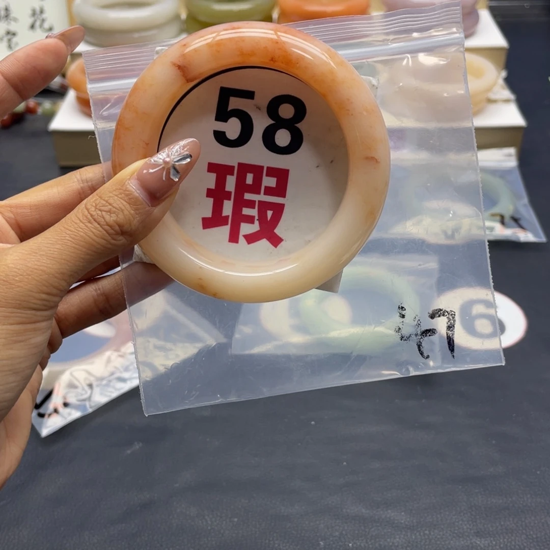 未镶嵌手镯石英岩玉