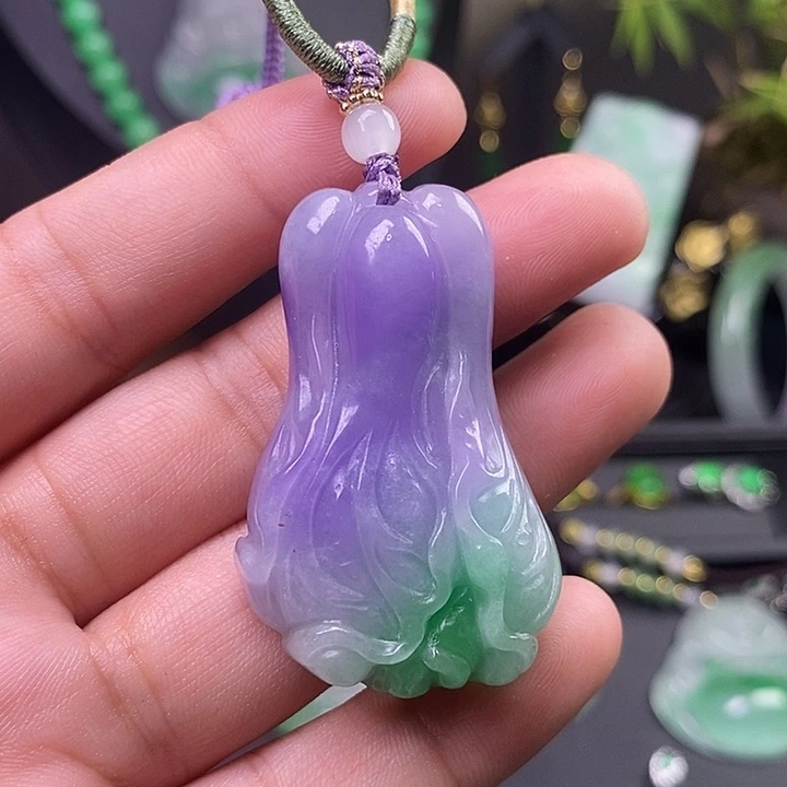 翡翠未镶嵌吊坠(赠链)