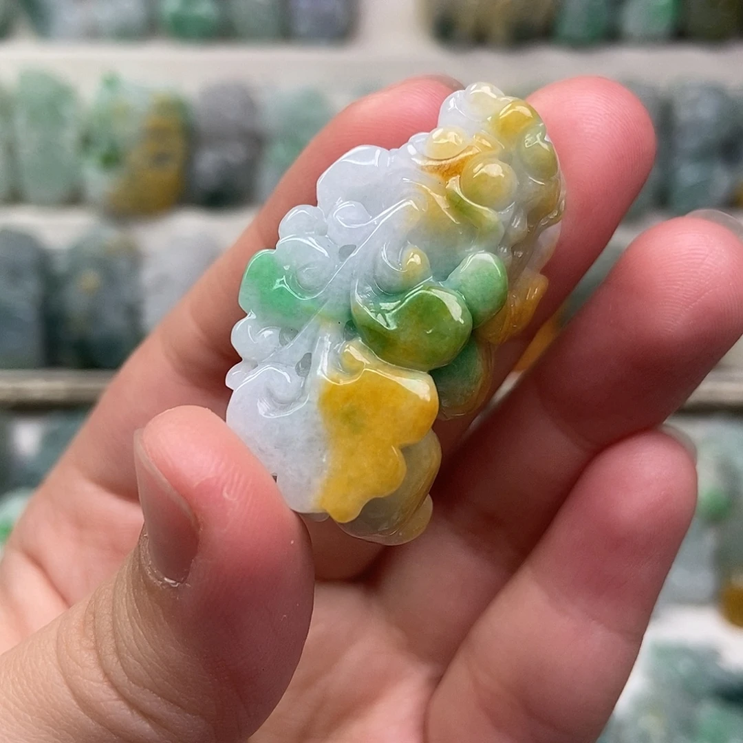 翡翠未镶嵌吊坠(赠链)