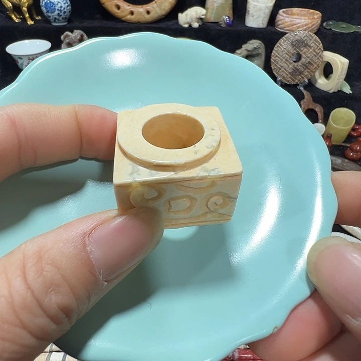 透闪石质玉未镶嵌挂件