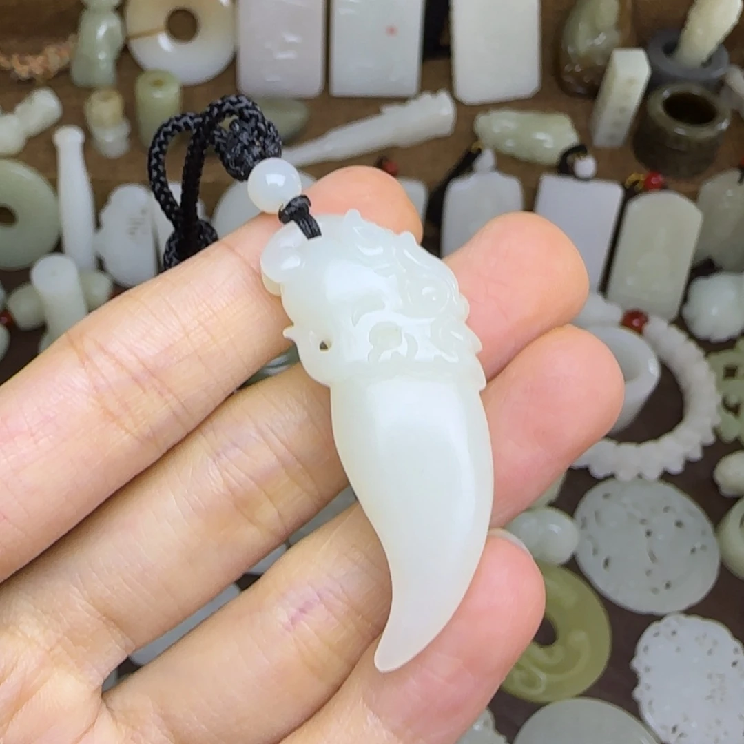 未镶嵌和田玉挂件龙牙