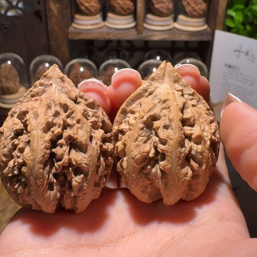 文玩核桃把件蚂蚁虎头