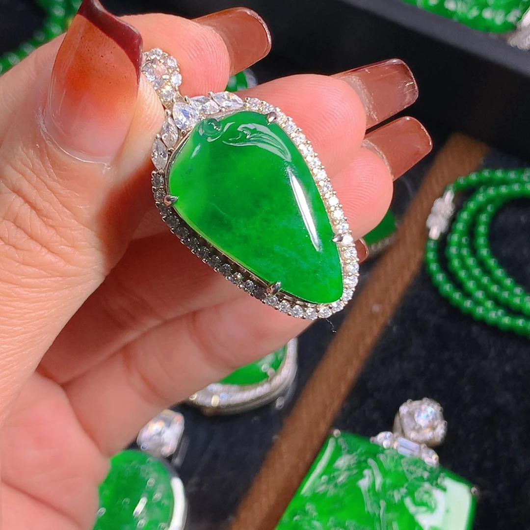 翡翠吊坠(不含链)未镶嵌