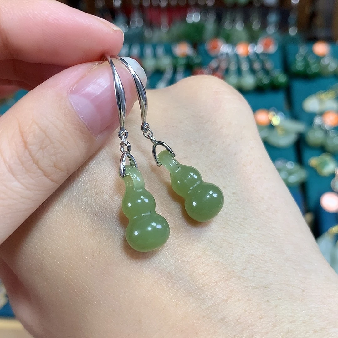 和田玉银S925镶嵌耳饰葫芦卡18左右