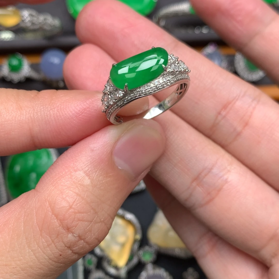 翡翠18K金镶嵌戒指