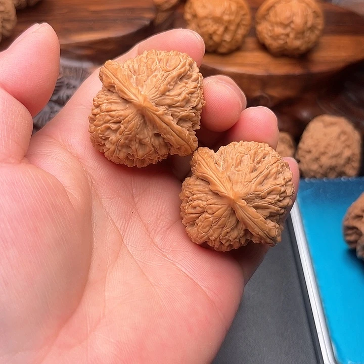 桃核把件核桃水龙纹