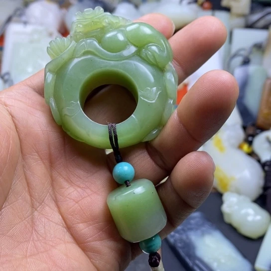 未镶嵌和田玉（糖玉）车挂四****星