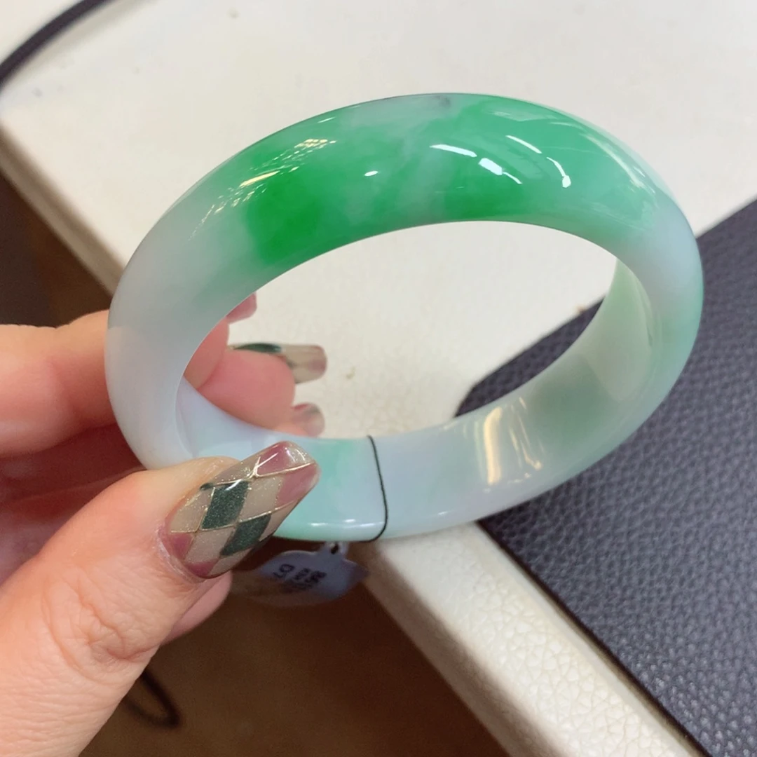 未镶嵌手镯翡翠缅甸