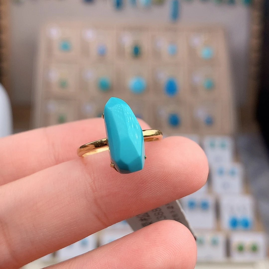 绿松石18K金镶嵌戒指