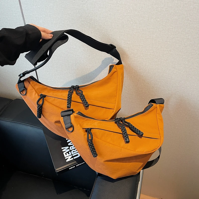 牛津布大包包女2025新款时尚百搭运动休闲斜挎包大容量单肩饺子包