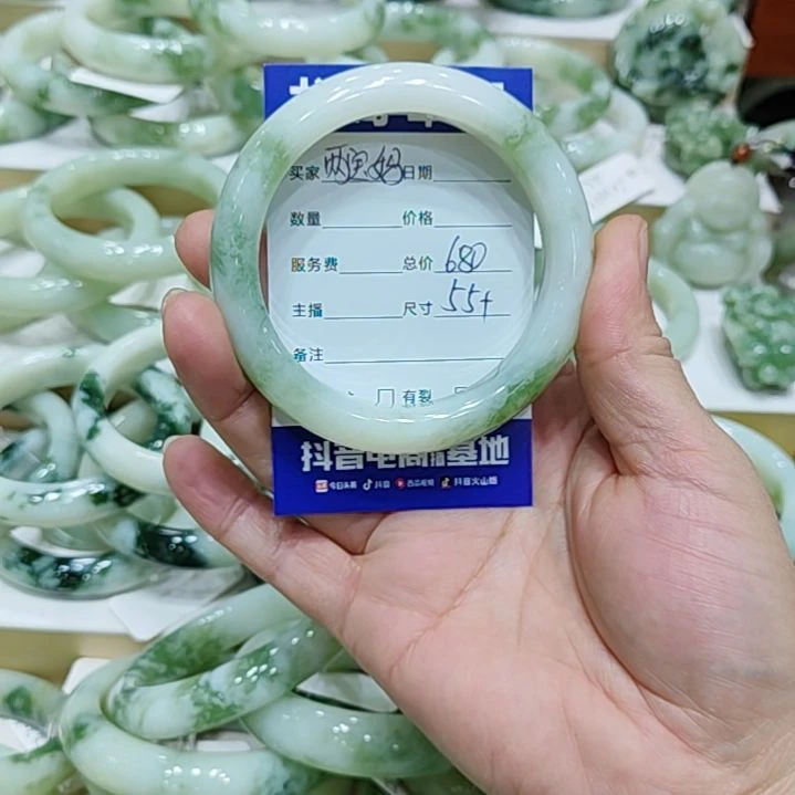 两***妈透闪石-蛇纹石玉未镶嵌手镯