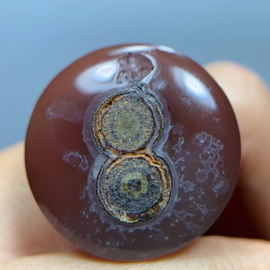 南红玛瑙八字眼圆牌未镶嵌