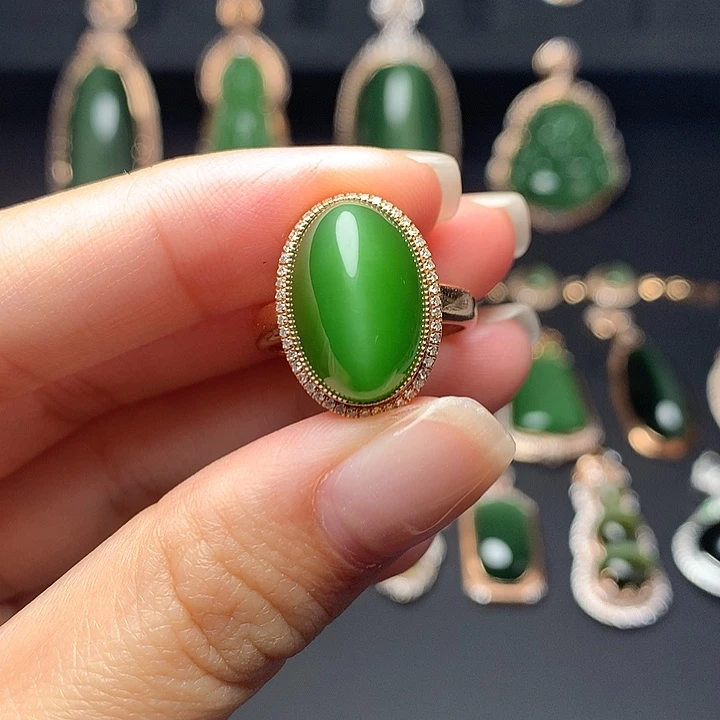 和田玉18K金镶嵌戒指