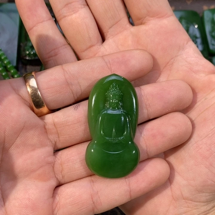 爱***菜和田玉未镶嵌颈饰