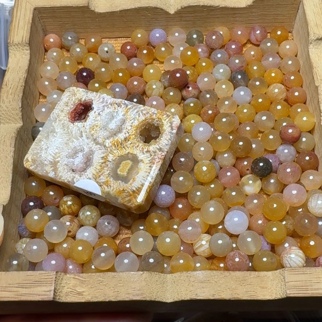 硅化玉牌100，6.8彩珠100克380-50未镶嵌小*伊