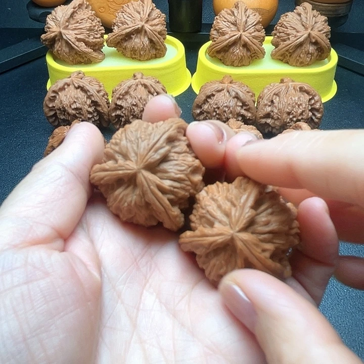 y***.核桃37白狮子拼接三棱。