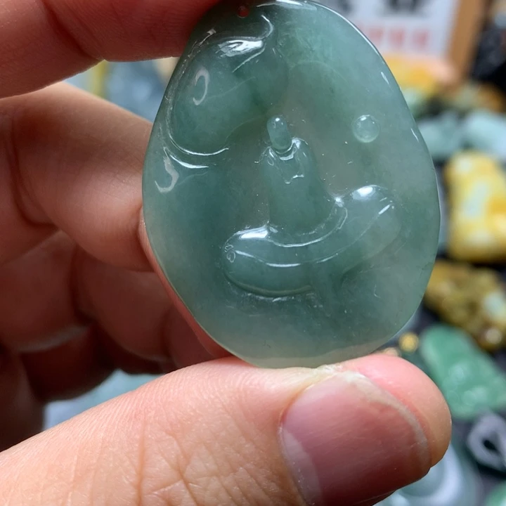 翡翠未镶嵌颈饰悟道