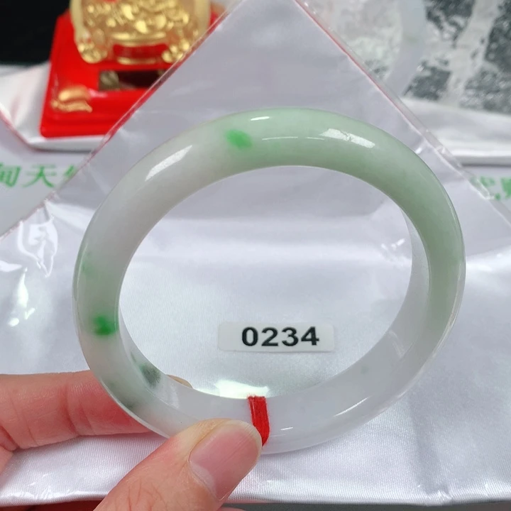 翡翠手镯未镶嵌   编号0234 正圈60+