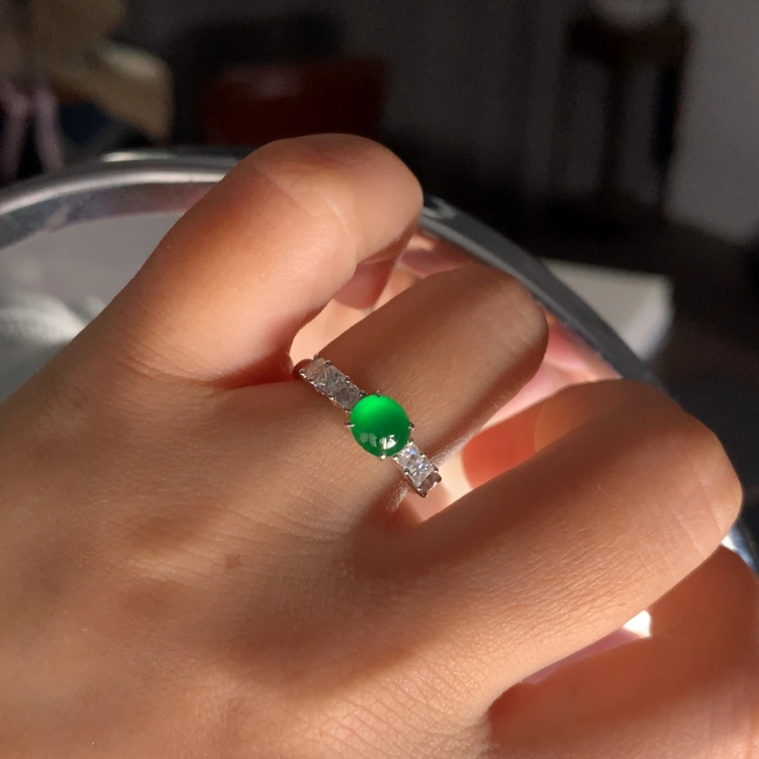 颈饰18K金镶嵌翡翠是*朱梦中情戒