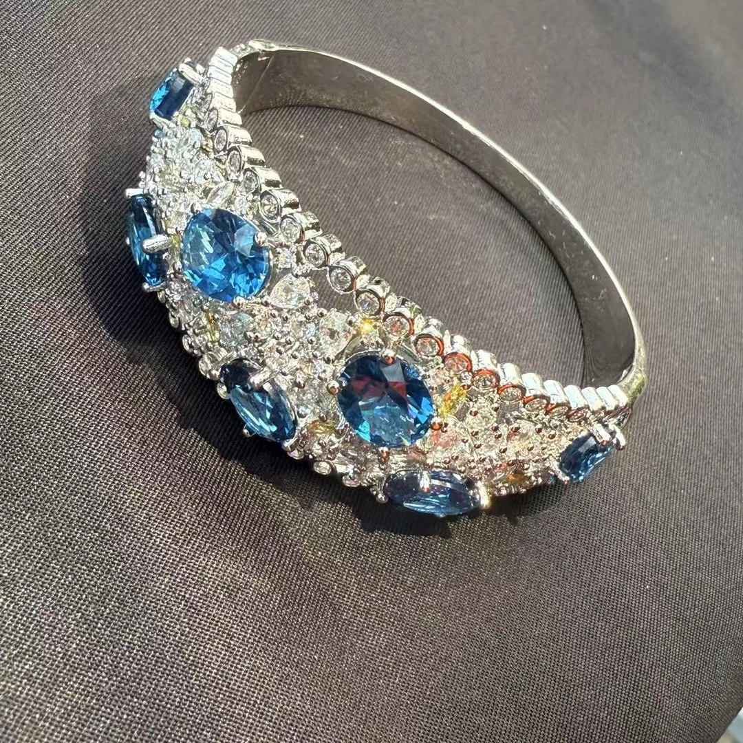 【高级定制】收藏级轻奢时尚设计手镯TZL031075多样性发货