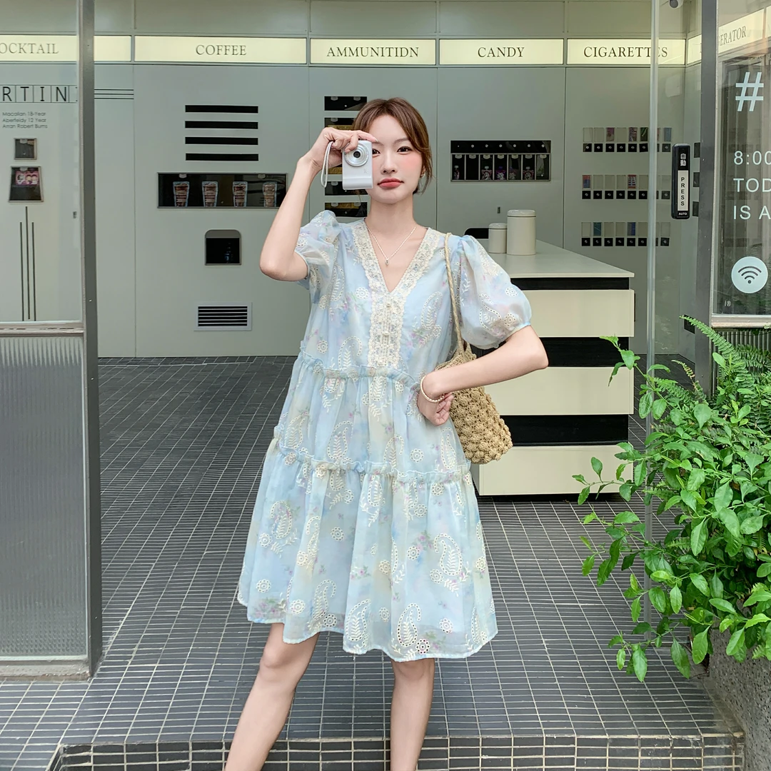 浅蓝色小清新镂空刺绣连衣裙女2025夏小个子甜美减龄泡泡袖a字裙