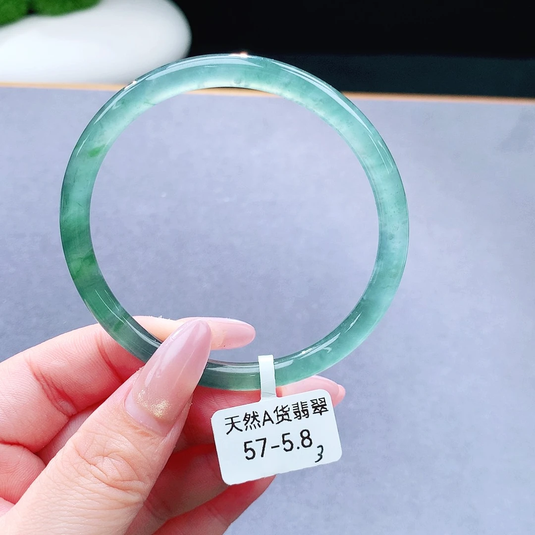 未镶嵌手镯（圆镯）翡翠