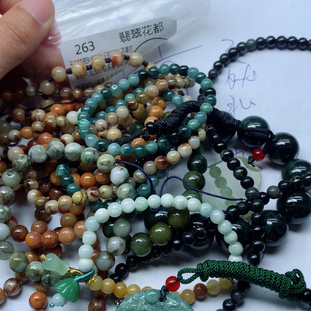 翡翠颈饰未镶嵌翡翠