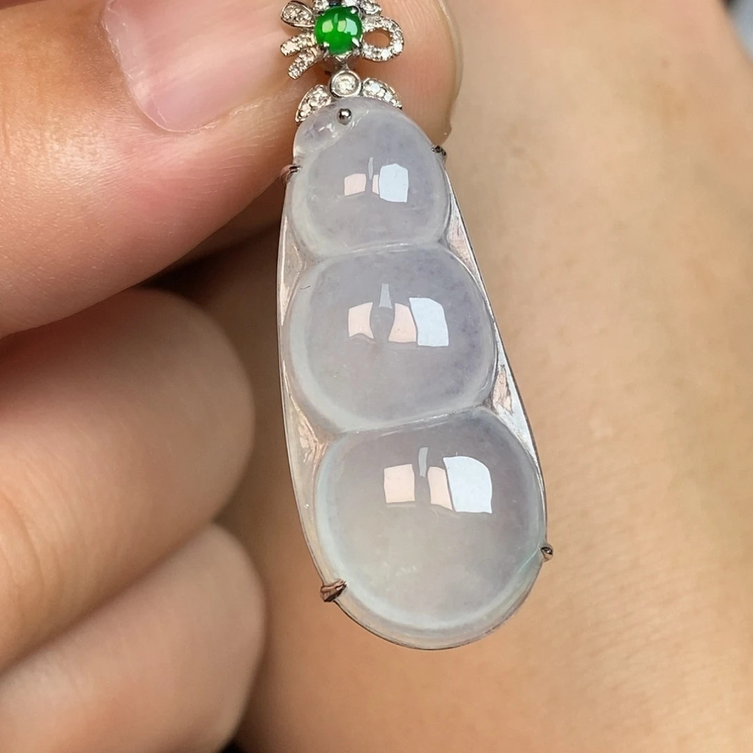 翡翠18K金镶嵌颈饰豆