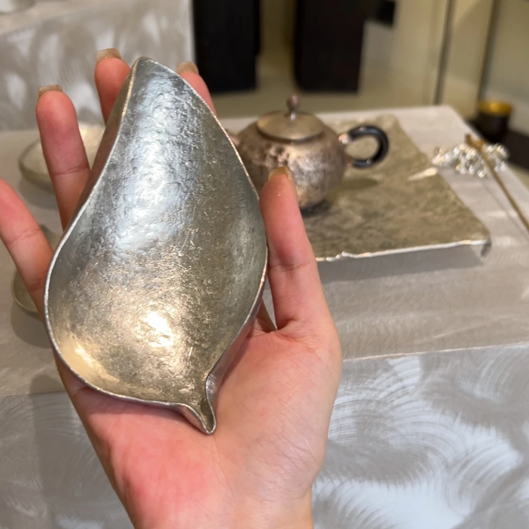 瓷片陶瓷。      陶瓷。