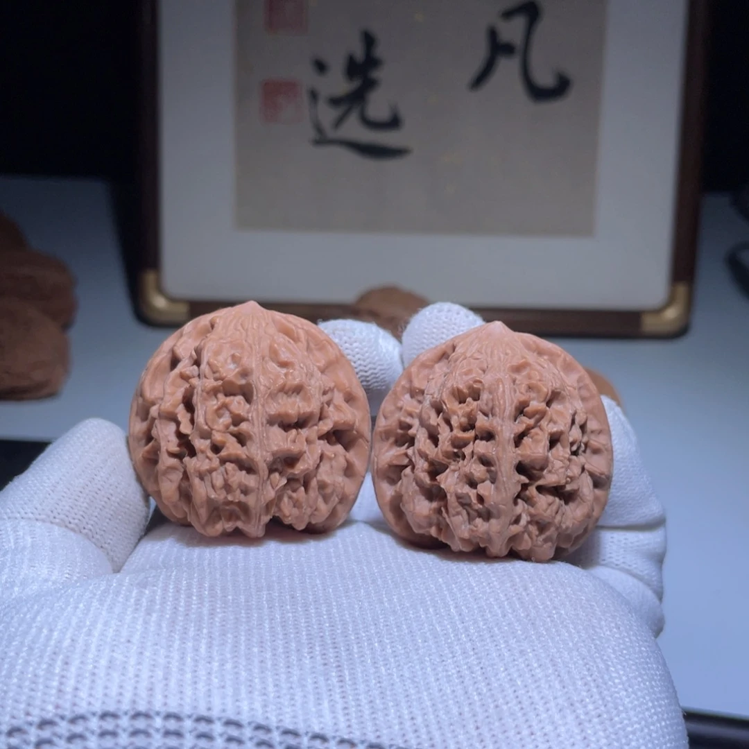 文玩核桃吊坠野牛