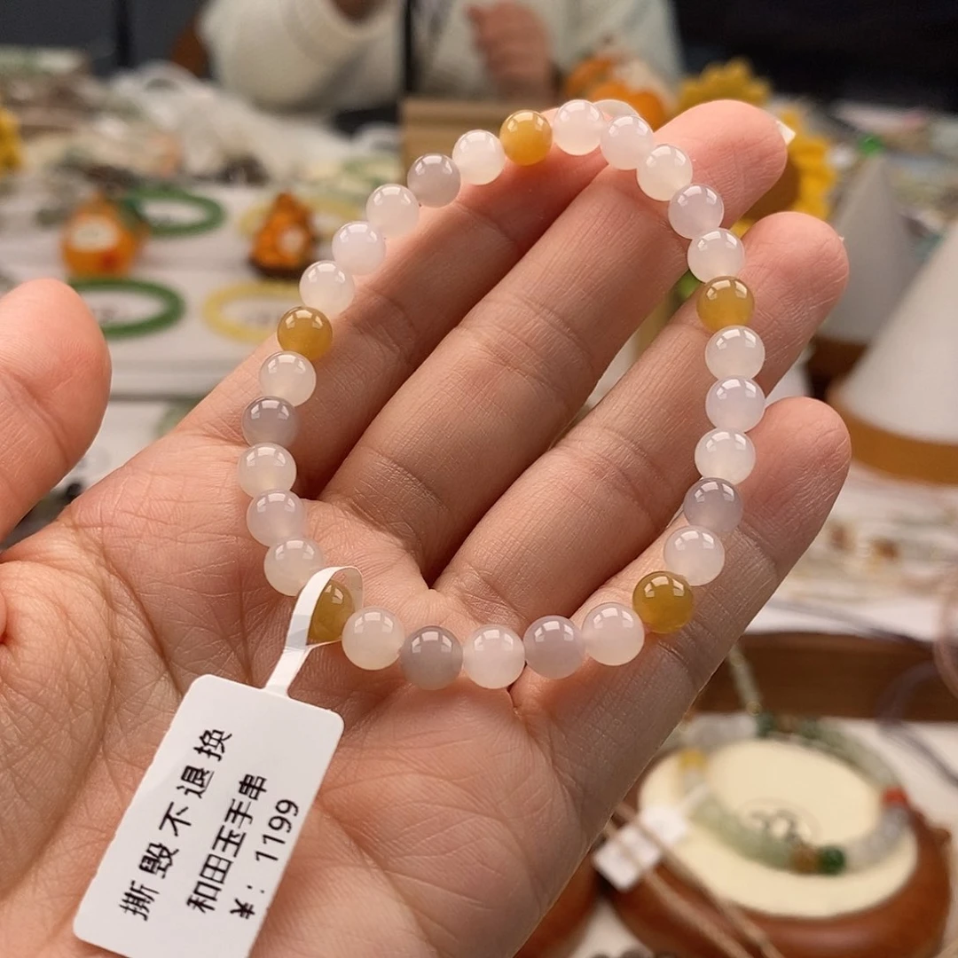 和田玉手串未镶嵌无*。