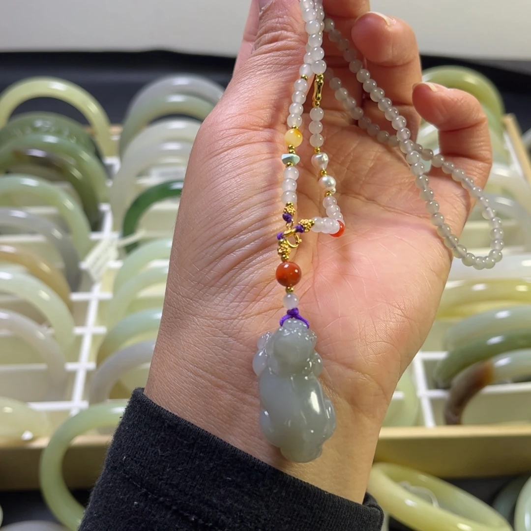 七***月和田玉未镶嵌吊坠(赠链)