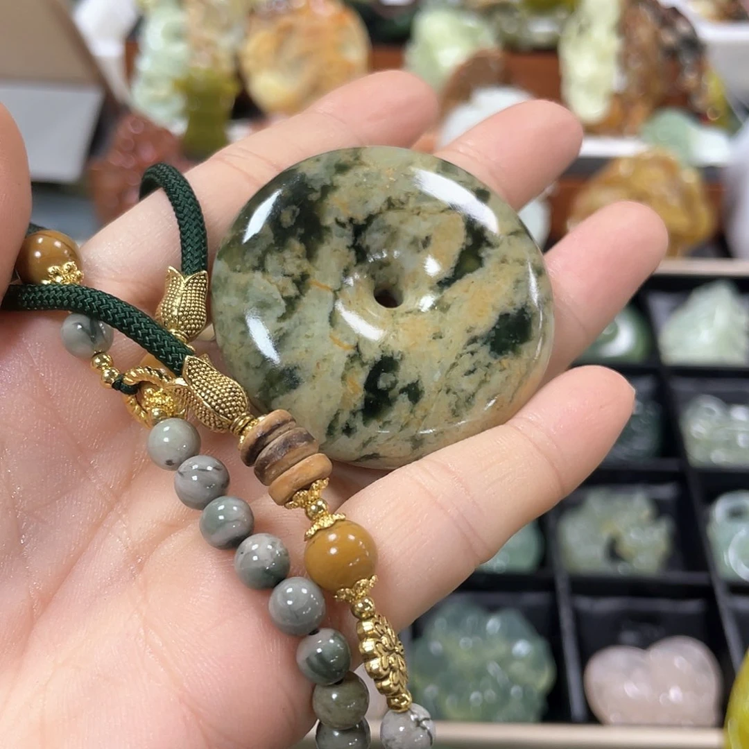 蛇纹石玉颈饰未镶嵌