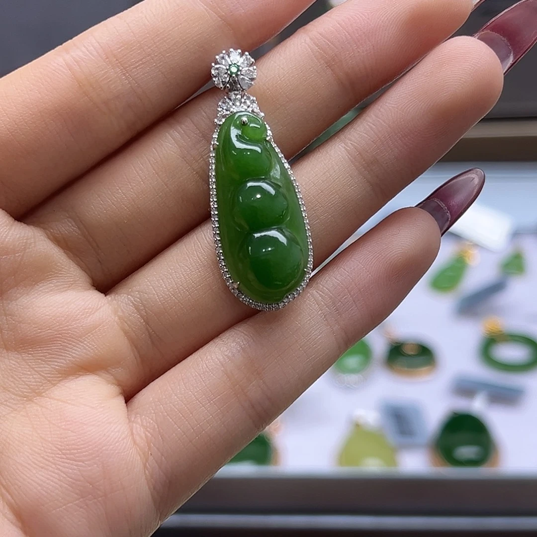 和田玉18K金镶嵌吊坠(赠链)