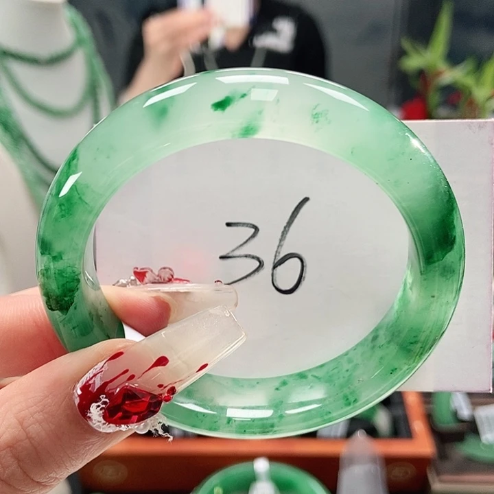 石英质玉手镯未镶嵌天然A货非洲翠手镯