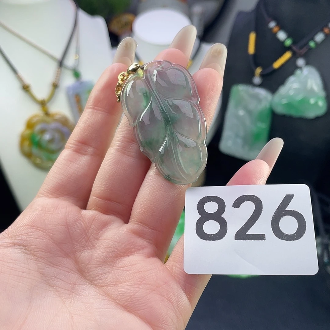 翡翠未镶嵌吊坠(赠链)