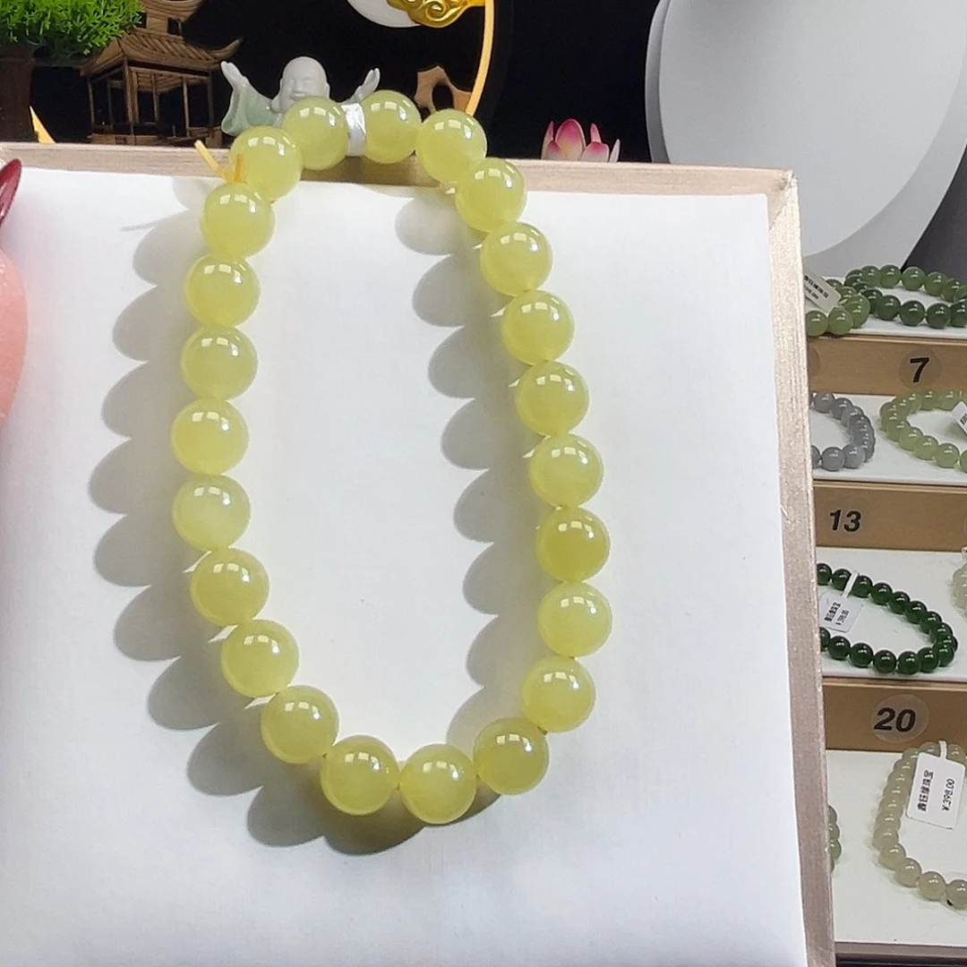 小***姐和田玉未镶嵌手串