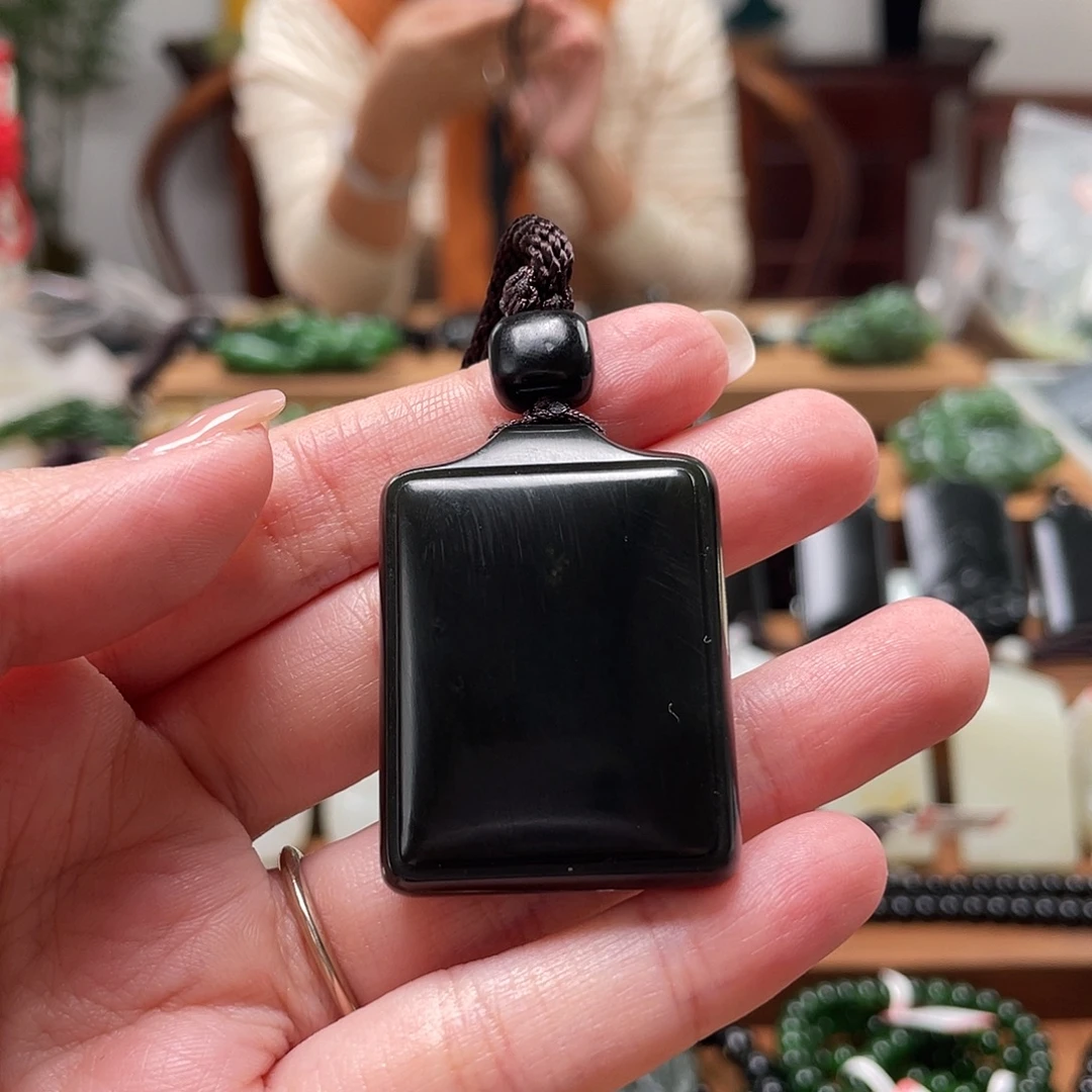 和田玉未镶嵌颈饰和田玉黑青无事牌