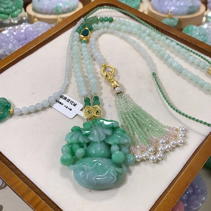 翡翠未镶嵌颈饰翡翠吊坠